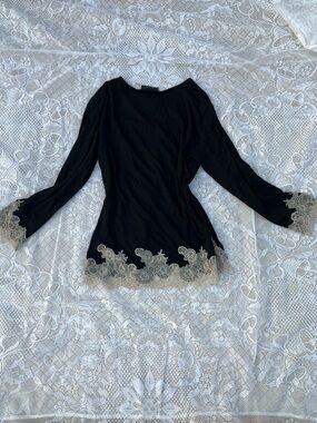 Natori Black Long-Sleeve Top with Cream Lace Trim